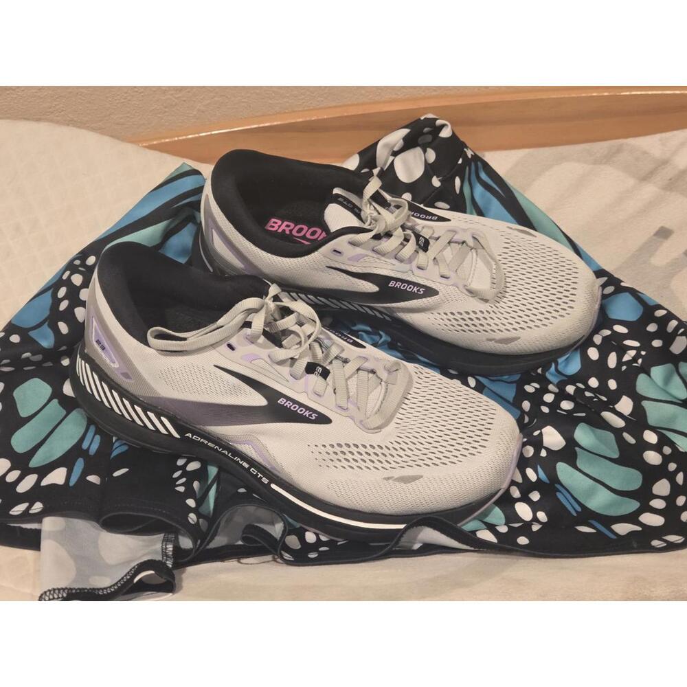women sz 10.5 Brooks Adrenaline GTS Running Shoes - White /black /gray /purple - Picture 2 of 9